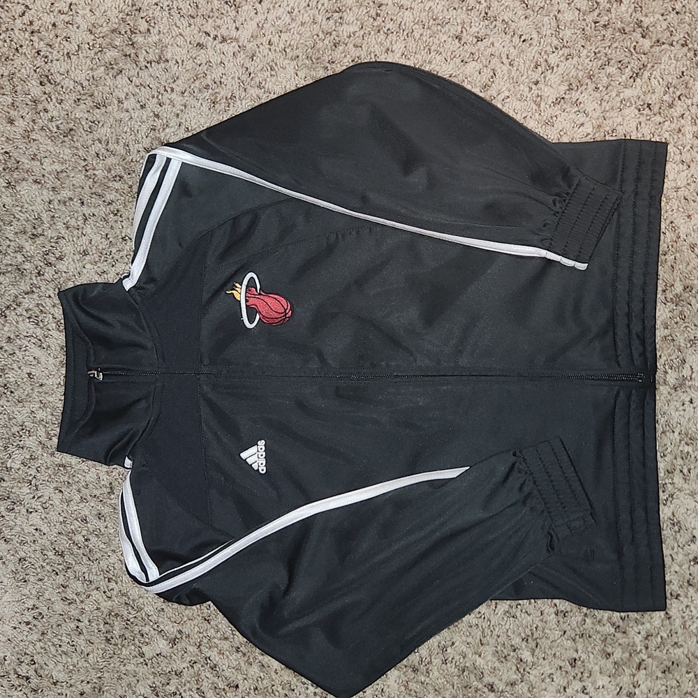 Boy's size 5/6 Adidas Miami Heat zip up jacket